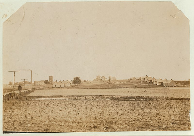 File:Mill Village, Winona Cotton Mills, Miss. Fairly good conditions generally, but many very slovenly houses. LOC nclc.02111.jpg