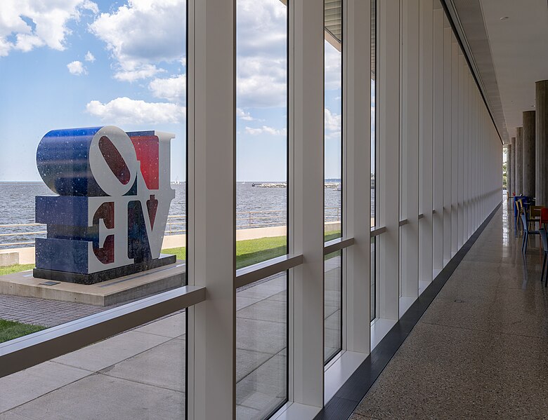 File:Milwaukee Bay seen from the museum café, Art Museum, Milwaukee, Wisconsin, US julesvernex2.jpg