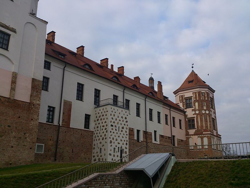 File:Mir Castle Complex 07.jpg