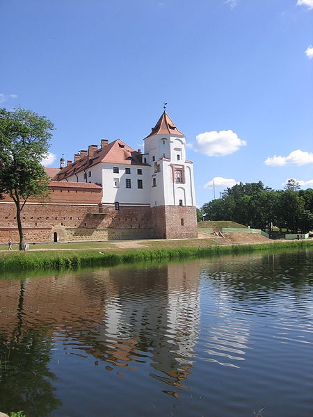 File:Mir Castle Complex 107.jpg