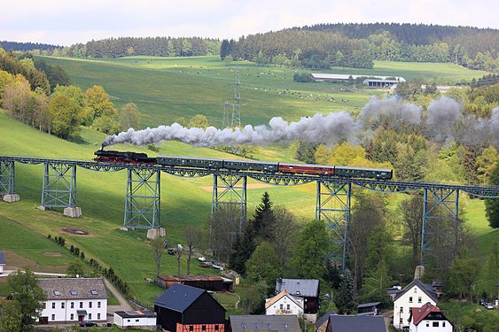 Dampflokomotive. Markersbacher Viadukt in Markersbach. Erzgebirgskres. Sachsen. Deutschland.