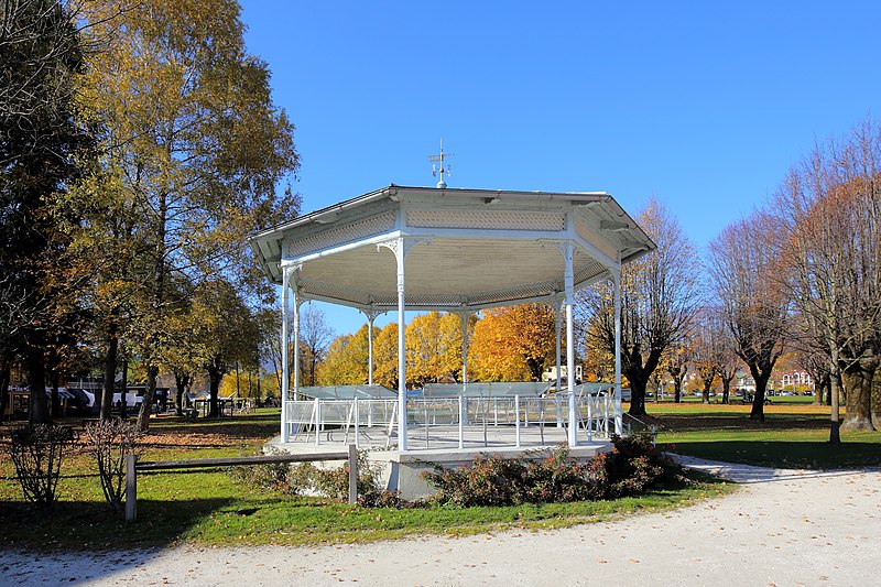 File:Mondsee - Musikpavillon.JPG