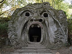 Hell's kaken in de Sacro Bosco bij Bomarzo