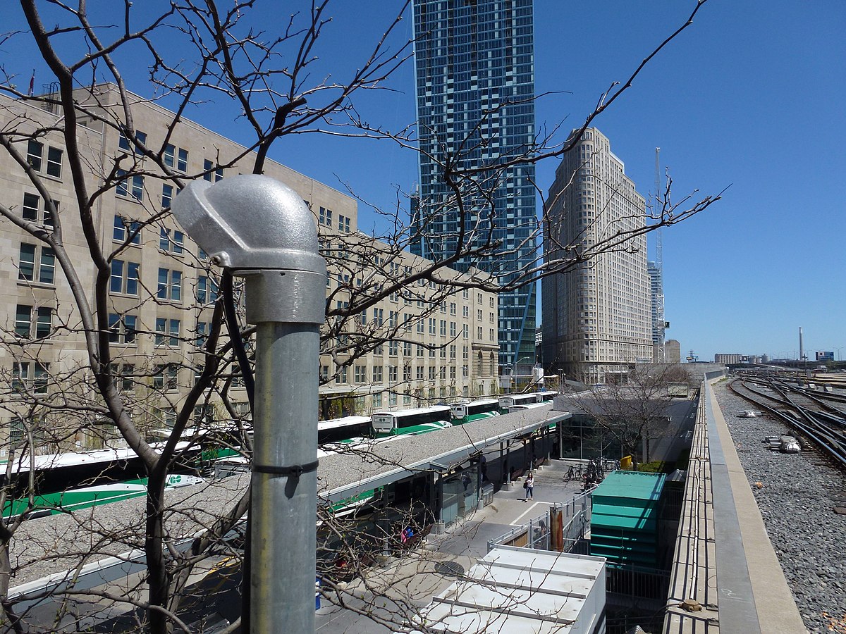 File:More from the East end of platform 3, Union Station ...