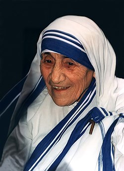 Äiti Teresa vuonna 1995.