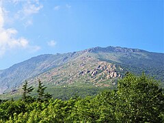 小田越から望む早池峰山