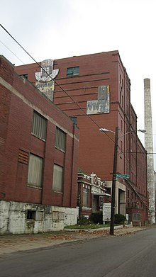 Front of Muessel-Drewry's Brewery, located at 1408 Elwood Avenue in South Bend, Indiana, United States. Built in 1911 Muessel-Drewry's Brewery.jpg