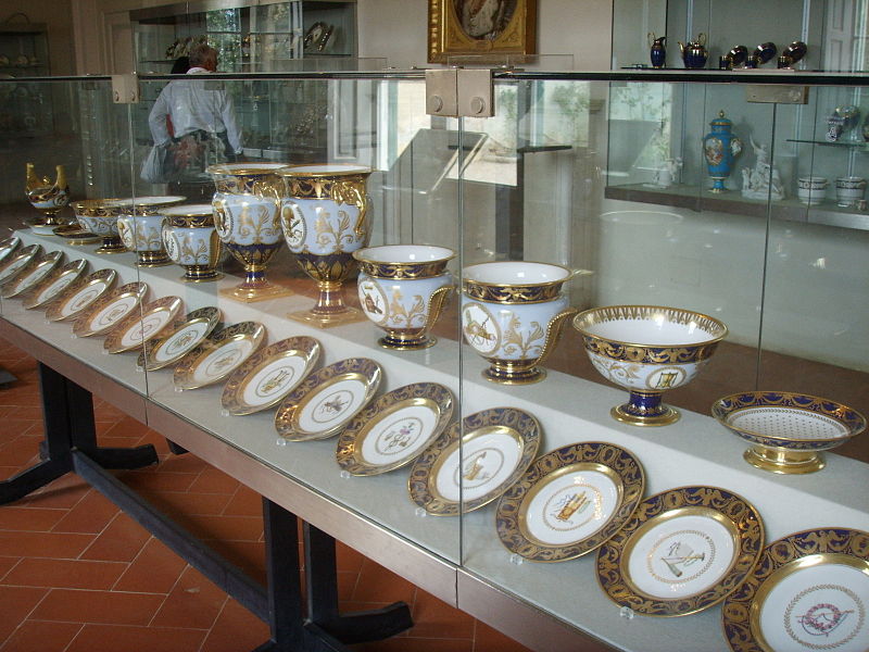 File:Museo delle porcellane di Firenze, servizio di elisa baciocchi, sevres, 1809-1810 01.JPG