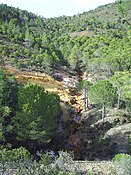 Nerva'nın Huelva kasabasındaki Tinto Nehri'nin kaynağı.