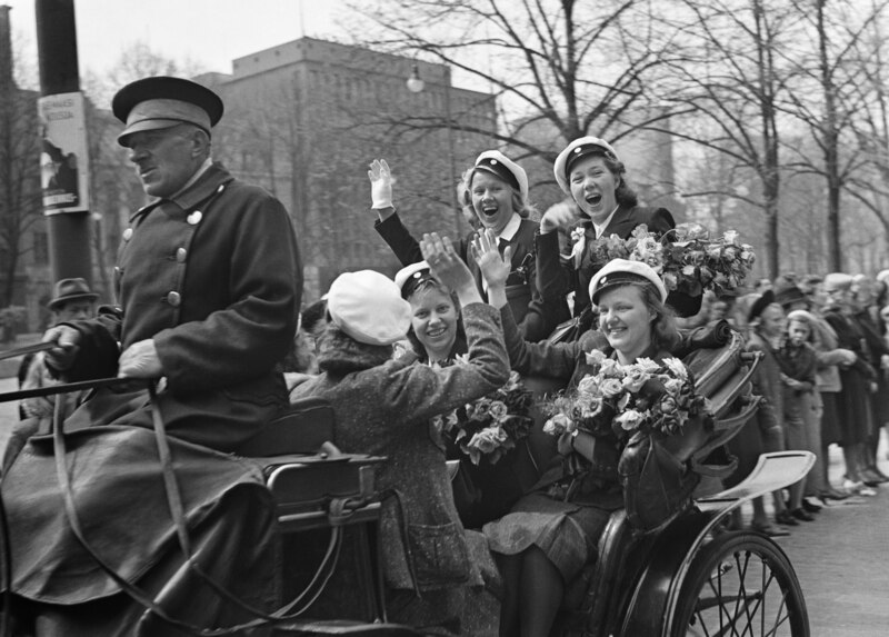 File:Newly Matriculated Students in Helsinki 1941 (5493C; JOKAHBL3C B82-1).tif