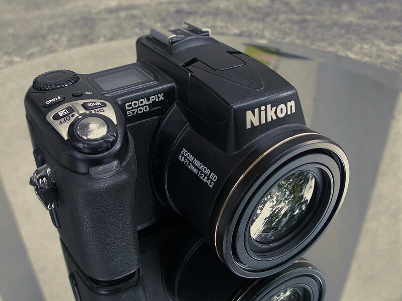 Nikon Coolpix 5700 - Wikipedia
