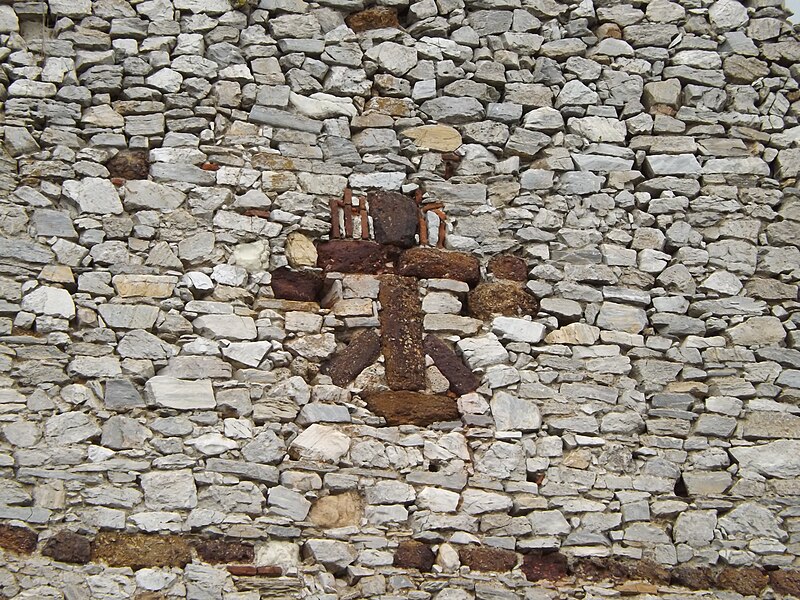 File:Novo Brdo Castle cross 02.JPG