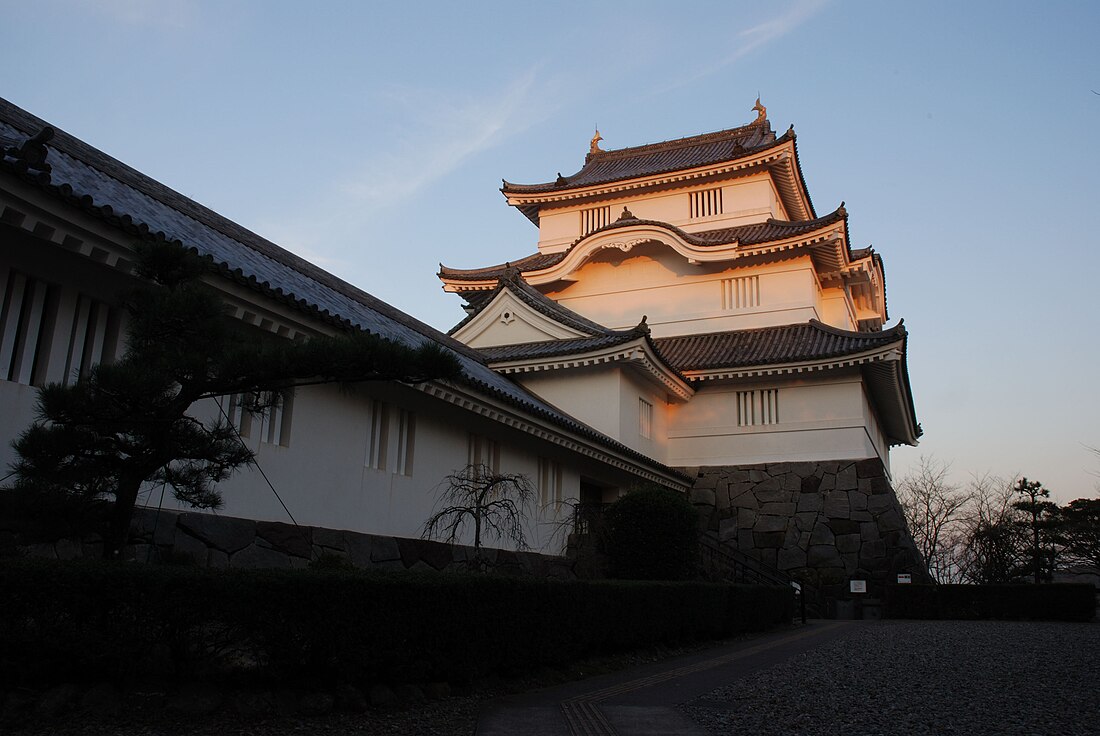 File:Otaki castle tenshu.jpg