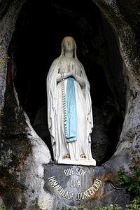 Notre-Dame de Lourdes (1864), Lourdes, grotte de Massabielle.