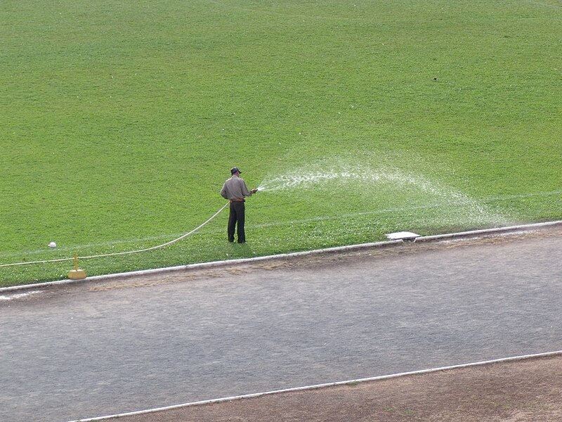 File:PP Olympic stadium - Arroseur.jpg