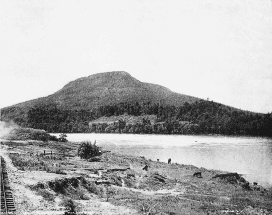 PSM V65 D161 Lookout mountain from the bank of the tennessee river.png