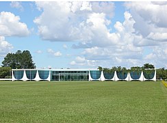 Palacio da Alvorada, Oscar Niemeyer, moderna interpretacija klasične kolonade