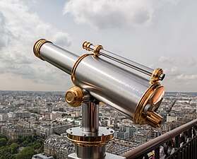 07/03: Telescopi en una plataforma de la Torre Eiffel