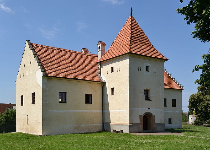 File:Partizánske - Vodný hrad.jpg