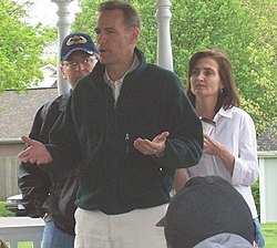 Paul Hackett (center) and his wife, Suzi Paul and Suzi Hackett.jpg
