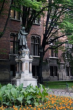 Pomnik Mikolaja Kopernika Krakow 2006-06-09.jpg