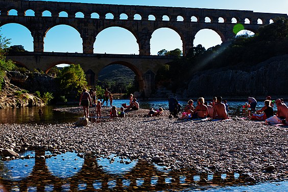 Ponte antico dell'acquedotto romano in Provenza