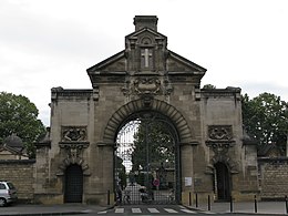 Porte du cimetière de la chartreuse, Bordeaux.jpg