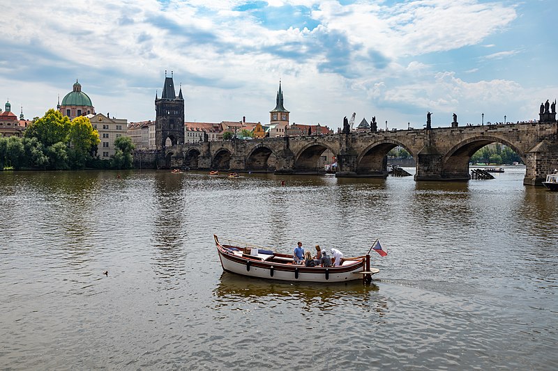 File:Prag, Karlsbrücke -- 2019 -- 6553.jpg