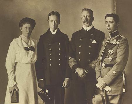Tập_tin:Prince_Heinrich_of_Prussia_with_family.jpg
