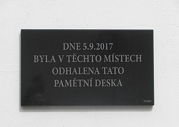 Pamětní deska odhalená 5. září 2017 u příležitosti zahájení 50. sezony Divadla Husa na provázku. Jejím autorem je streetartový umělec Timo.