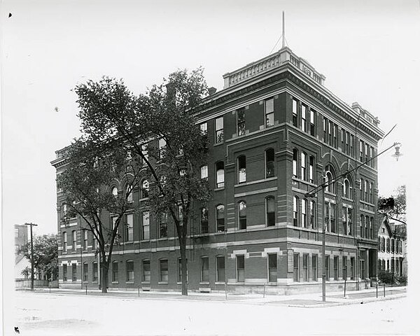 The Lomax Building, housing the Indiana Medical College, the School of Medicine of Purdue University, pictured 1906.