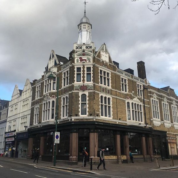 File:Red Lion, Leytonstone.jpg