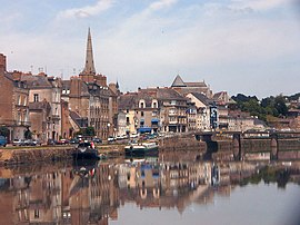 La ciudad de Redon a orillas del Vilaine, Bretaña, Francia