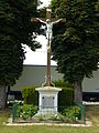 Renneville (Ardennes) croix sur la place centrale.JPG