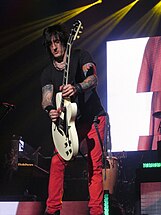 Richard Fortus 2013.jpg