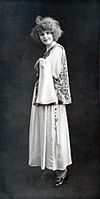 Ötórás ruha, Redfern 1922-ből cropped.jpg
