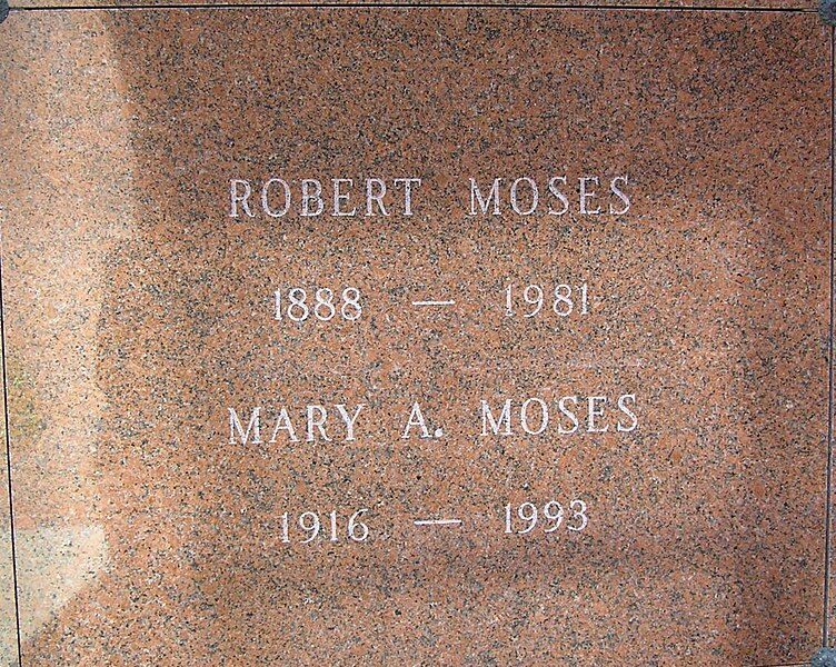 File:Robert Moses Crypt 1024.jpg