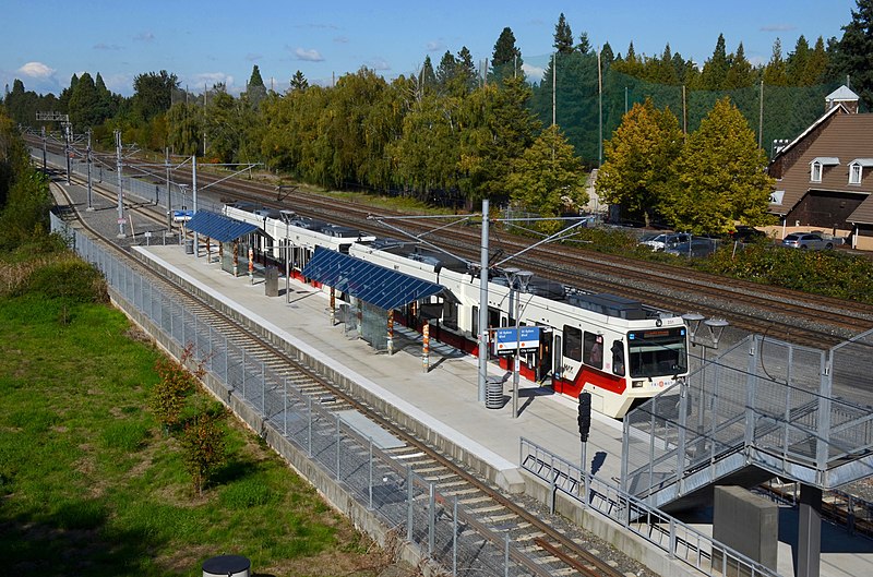 File:SE Bybee Blvd MAX station with northbound train, viewed from Bybee Bridge (2019).jpg