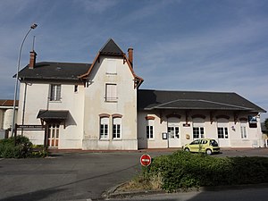 Saint-Erme-Outre-et-Ramecourt (Aisne) gare de Saint-Erme coté rue.JPG