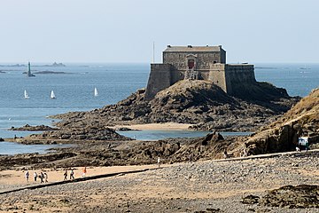 Fort na wyspie Petit Be.  Tutaj pochowany jest Chateaubriand