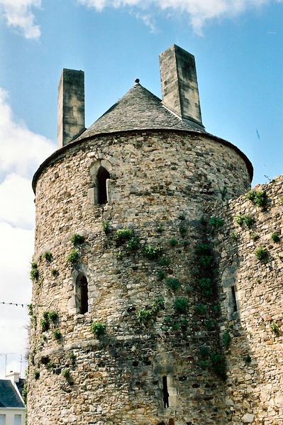File:Saint-Sauveur-le Vicomte (Château).jpg