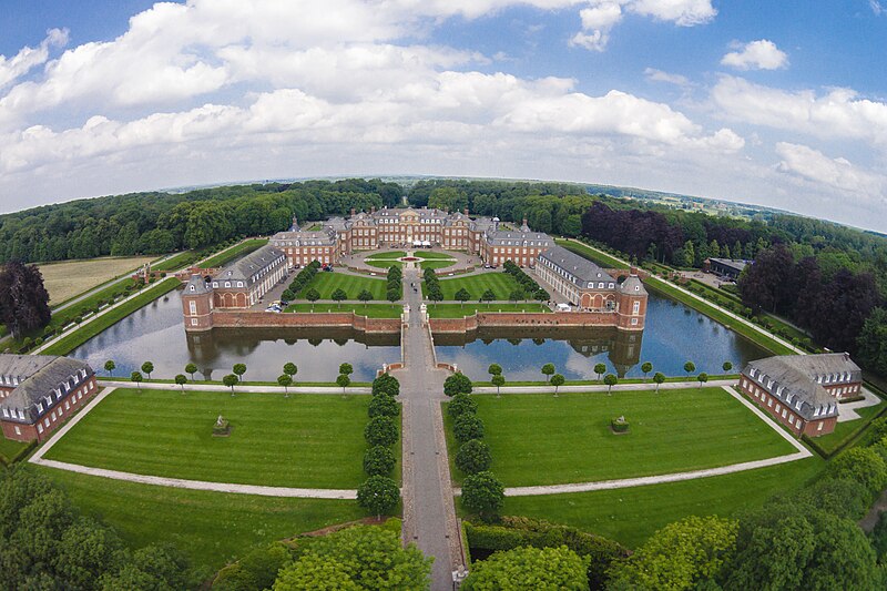 File:Schloss Nordkirchen und Anlage in NRW aus der Luftperspektive (11).jpg