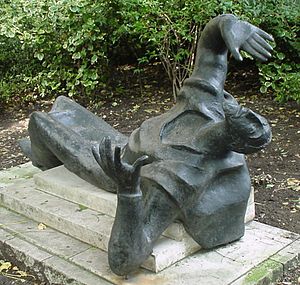 Sculpture Of Becket-St Pauls Cathedral-London.JPG