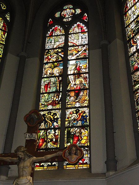 File:Sint Martinuskerk Katwijk (Cuijk) raam kruisdood van Christus.JPG