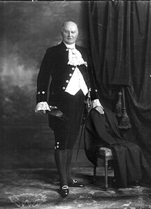 Sir William Alfred Waterlow, photographed 10 June 1926, wearing Velvet Court Dress (Old Style) and Star and badge of a Knight Commander of the Order of The British Empire Sir William Alfred Waterlow.jpg