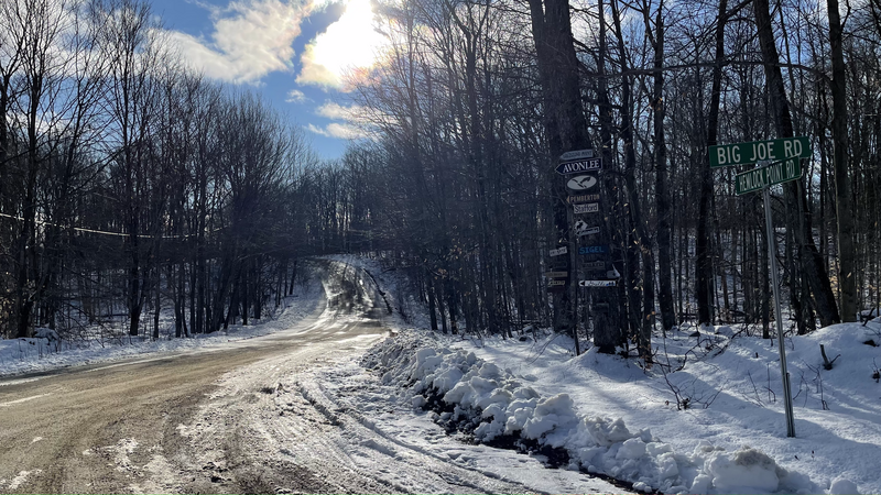 File:Snowy road near Lake Joseph, Muskoka 1.png