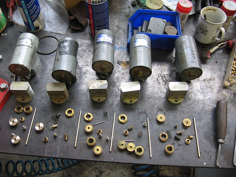 File:Solenoid valves maintenance.jpg