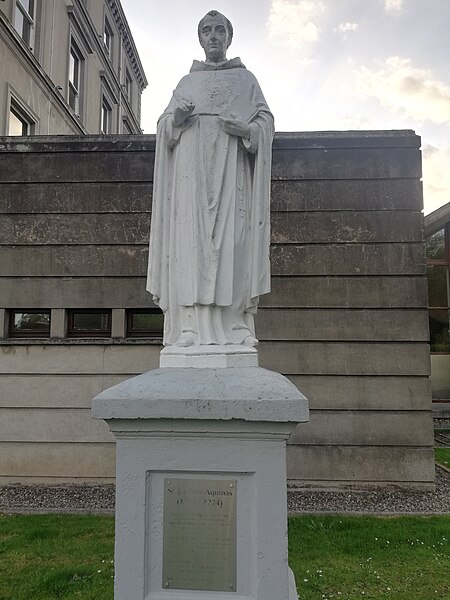 File:Statue of saint, Mary I.jpg