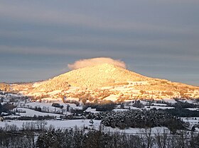 Vue du suc d'Ayme avec le lieu-dit Messinhac (en bas à droite).