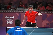 Deutsch: Beachhandball bei den Olympischen Jugendspielen 2018; Tag 4, 9. Oktober 2018; Mädchen, Finale – Tomokazu Harimoto (JPN) Vs Wang Chuqin (CHN) 1:4 English: Table tennis at the 2018 Summer Youth Olympics at 9 October 2018 – Girl's Singles Final – Tomokazu Harimoto (JPN) Vs Wang Chuqin (CHN) 1:4